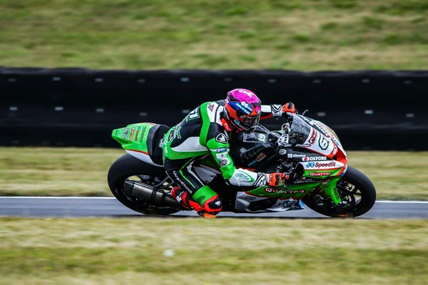 Quels sont les avantages d'un système de gestion de la température pour une moto?